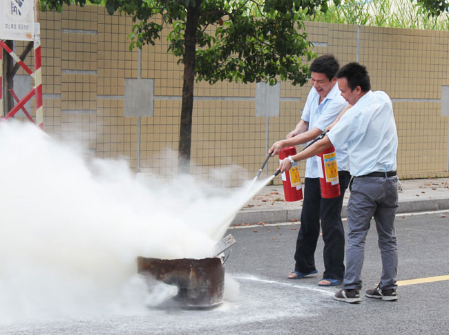 東莞鉅大開展消防安全知識(shí)培訓(xùn)和消防演習(xí)