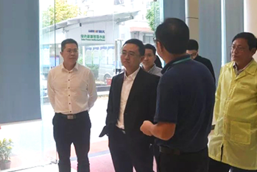 東莞市科技局局長(zhǎng)卓慶調(diào)研鉅大鋰電