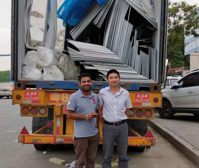 安哥拉十萬(wàn)級(jí)無塵車間工程材料出貨中